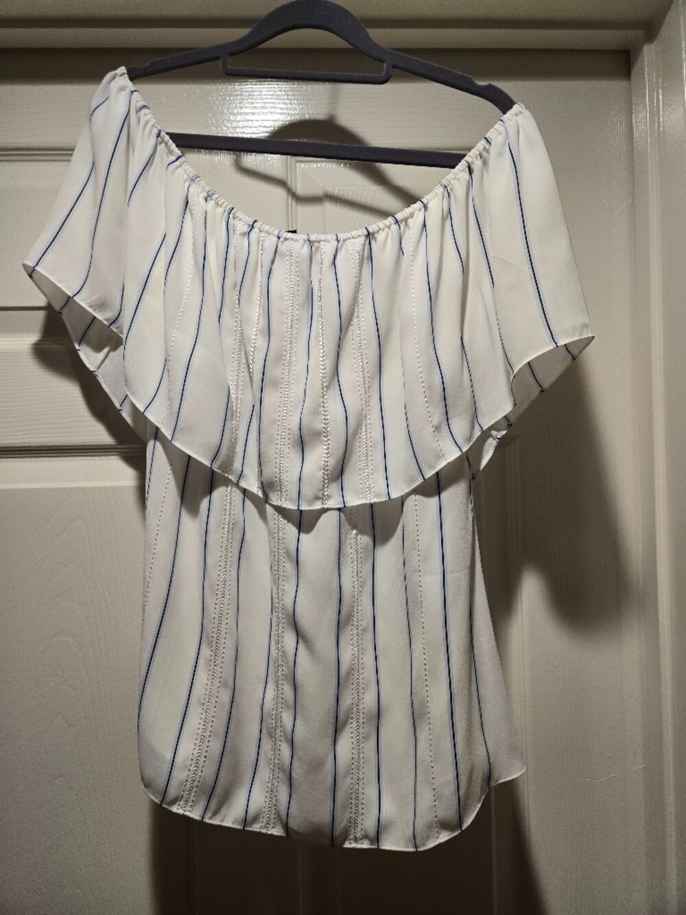 White House Black Market Off the Shoulder top Sz S